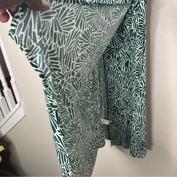 BCBG Maxazria Wrap Green and White Abstract Print Dress with Tie at side size S - Picture 5 of 13